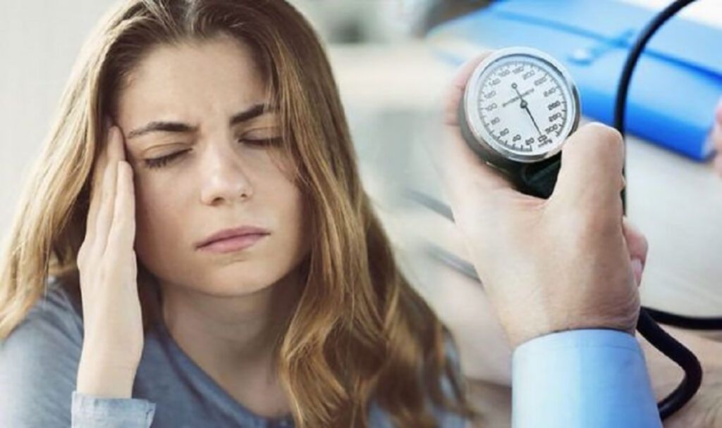 Tensiunea arterială poate fluctua brusc, chiar și în cele mai neașteptate momente, pusă deseori pe seama stresului, a lipsei de odihnă sau a alimentației nesănătoase