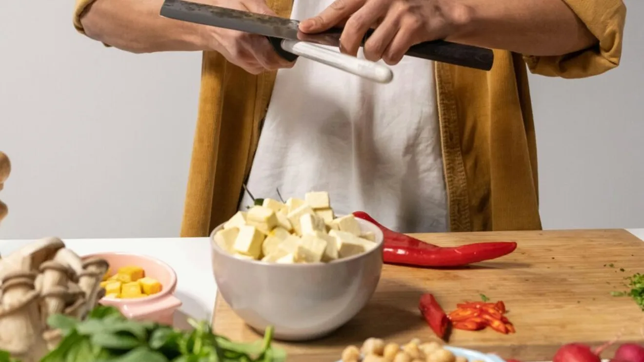 În ultimele decade, în timp ce unele alimente au pierdut teren în fața noilor tendințe culinare, tofu și soia în general au cunoscut o renaștere tot mai vocală în meniurile moderne din Europa Centrală și de Est