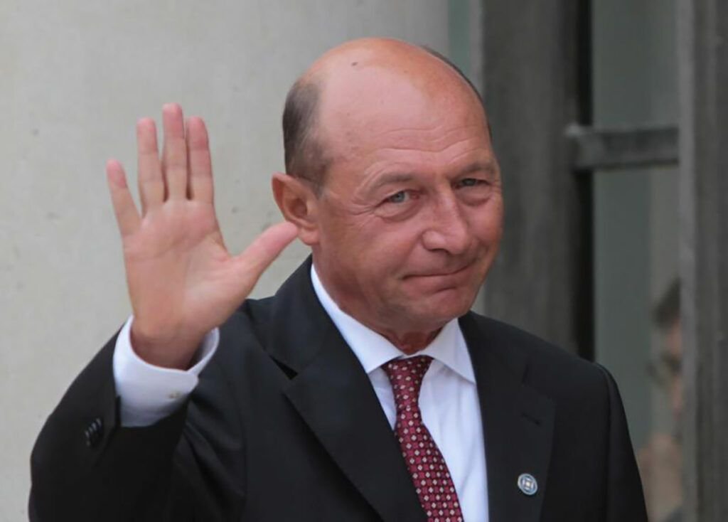 Traian Băsescu: „Iranul se apropie periculos de obținerea bombei nucleare” – un avertisment ce trezește îngrijorare globală Fostul președinte al României, Traian Băsescu, a lansat recent un mesaj exploziv cu privire la situația tensionată din Orientul Mijlociu, accentuând pericolul reprezentat de programul nuclear al Iranului