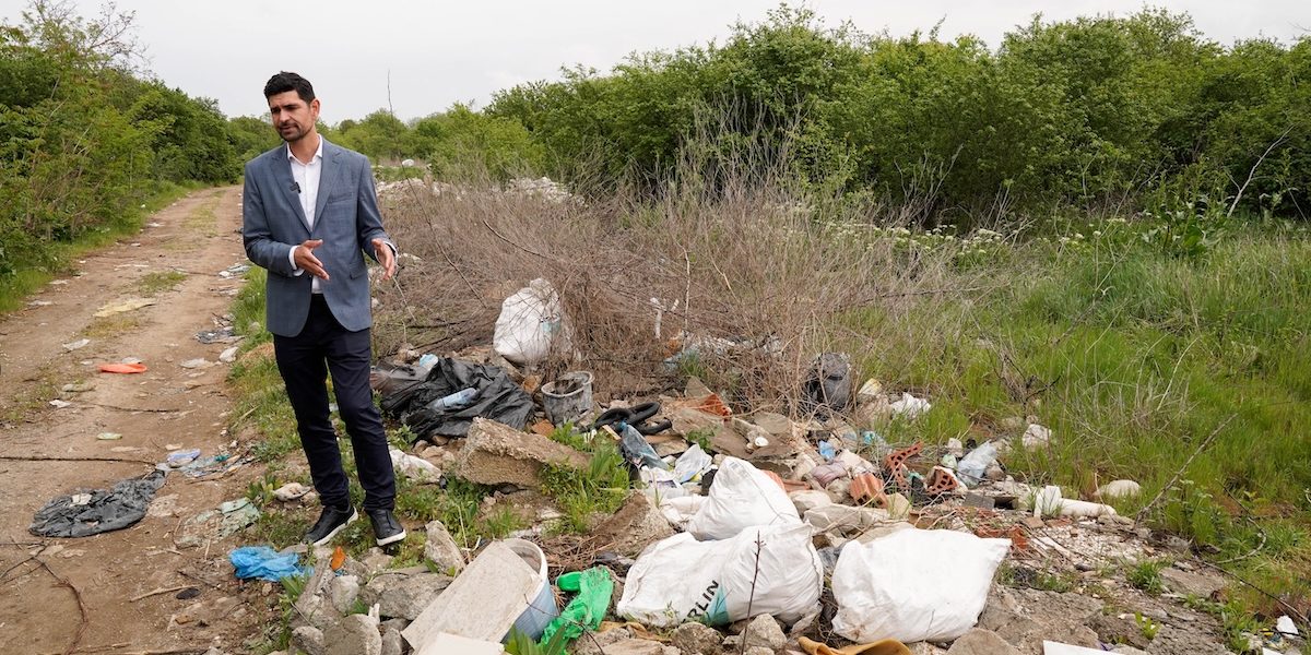 tuta_in_gunoi_INQUAM_Photos_Saul_Pop.jpg - StiriAlese