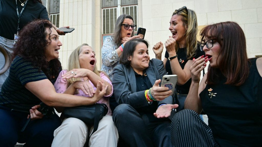 Un verdict răsunător a fost dat zilele trecute în Los Angeles, într-un caz care ar putea marca o schimbare majoră în modul în care trebuie reglementată responsabilitatea marilor companii tech în ceea ce privește impactul social media asupra tinerilor