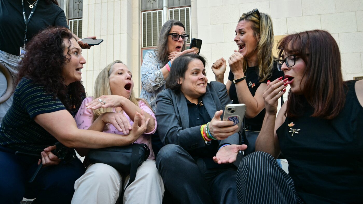 Un verdict răsunător a fost dat zilele trecute în Los Angeles, într-un caz care ar putea marca o schimbare majoră în modul în care trebuie reglementată responsabilitatea marilor companii tech în ceea ce privește impactul social media asupra tinerilor