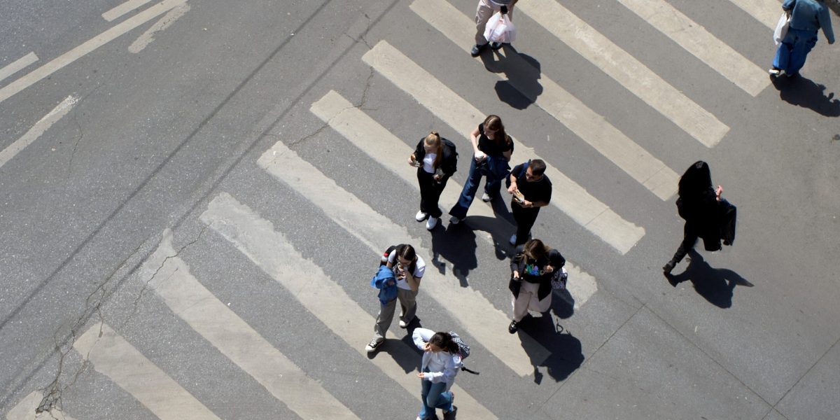 vorbitul-cu-strainii-shutter_Descopera-scaled.jpg - StiriAlese