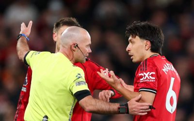 MARTINEZ, eliminat pentru tragere de păr. NEVILLE, reacție acidă