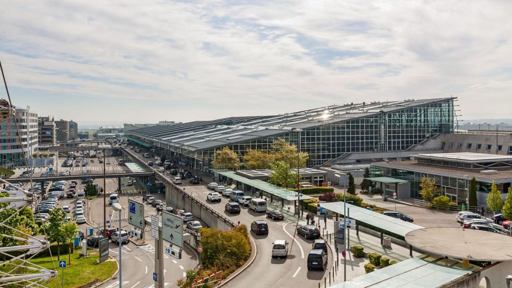 Român, JEFUIT pe aeroportul din Stuttgart: A plătit o SUMĂ imensă, deși avea bilet!