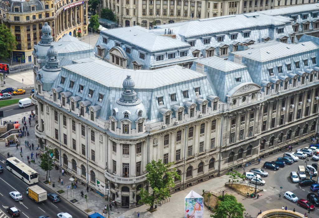 Studenții din București sunt invitați să contribuie la soluții inovatoare pentru reciclarea deșeurilor electronice, un proiect care le poate aduce o experiență de neuitat la festivalul Untold 2026