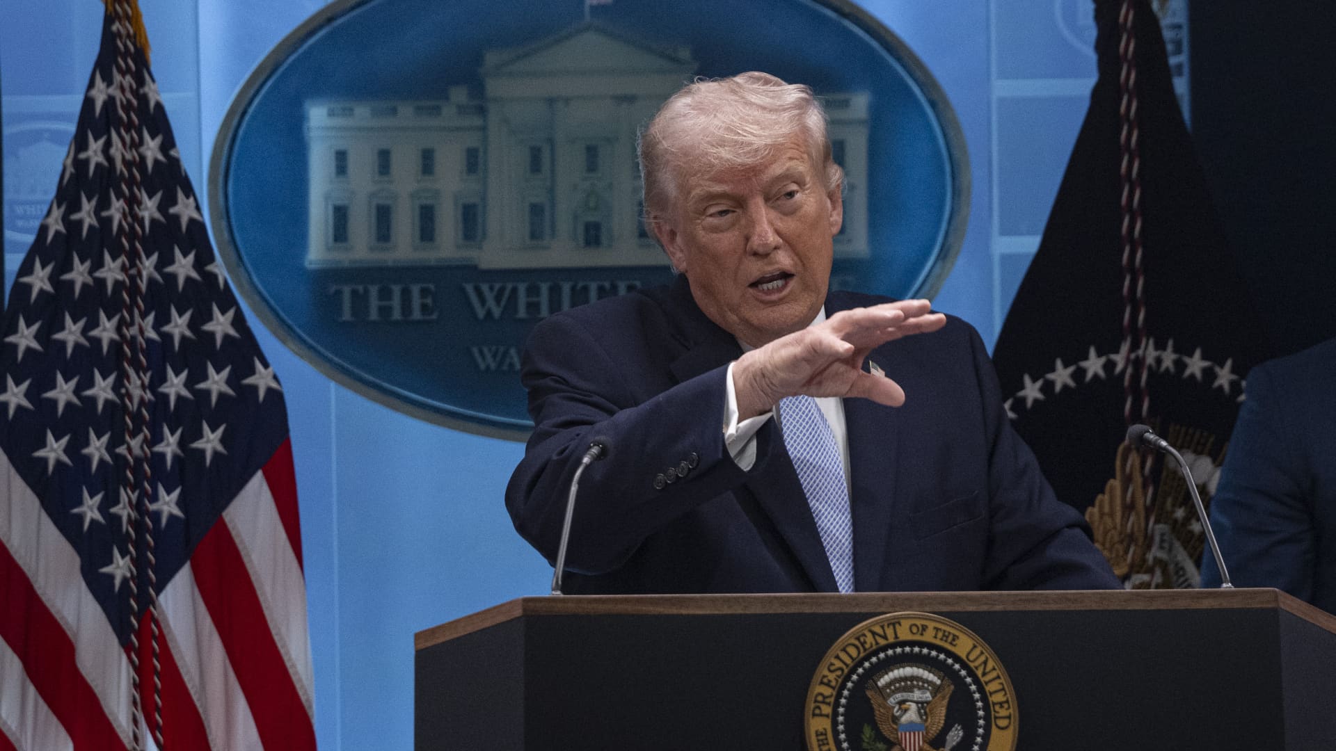 Donald Trump își reia atacurile asupra NATO și pare interesat din nou de Groenlanda Fostul președinte american Donald Trump a stârnit din nou controverse, criticând dur NATO și readucând în discuție dorința de a achiziționa Groenlanda