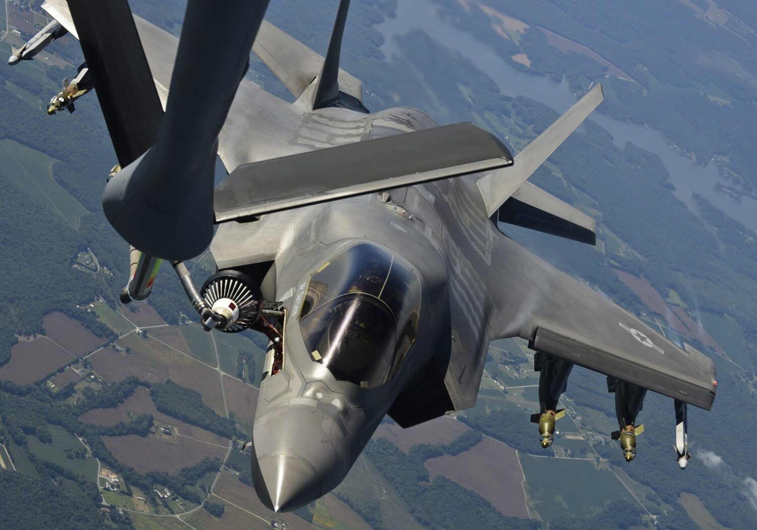 Portugalia a autorizat aterizări și survolări de avioane militare americane în contextul conflictului din Orientul Mijlociu Portugalia a confirmat că a autorizat 76 de aterizări ale unor aeronave militare americane și 25 de survolări ale teritoriului său din Insulele Azore, de la începutul conflictului dintre SUA și Israel împotriva Iranului