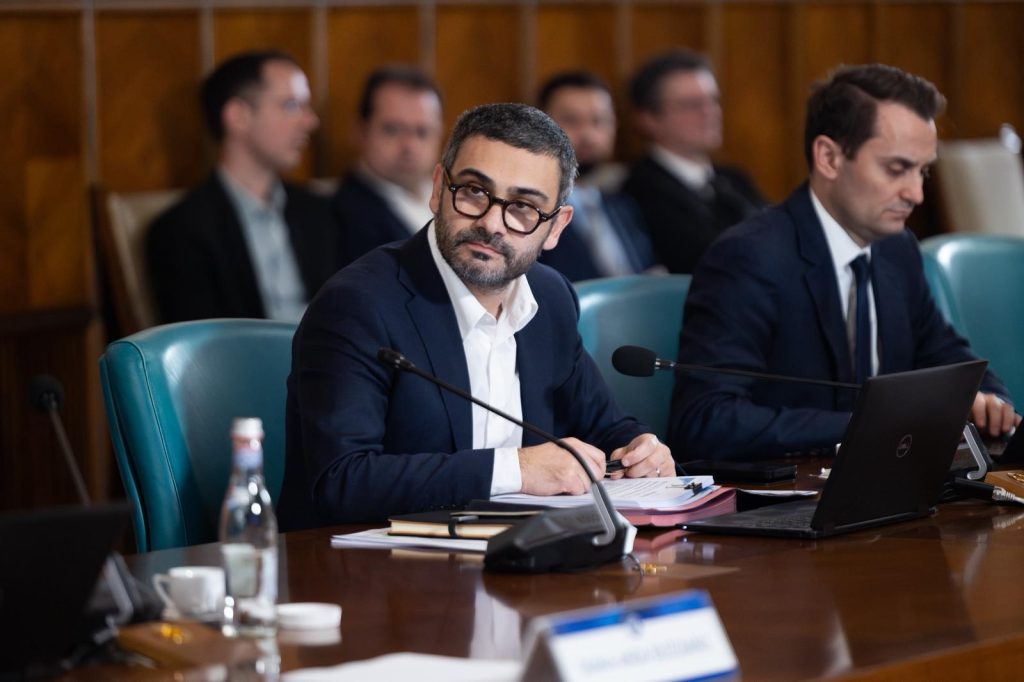 Bolojan și Manole, „băieții deștepți” din pază: Cum au tăiat robinetul cu bani publici