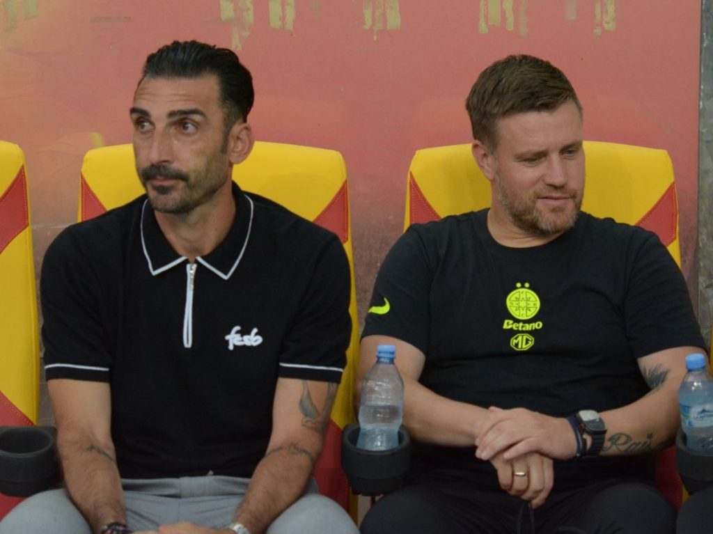 Tehnicianul Cipriot Mihai Charalambous a fost surprins duminică la un meci din play-out-ul campionatului din Cipru, între Ethnikos Achnas și Anorthosis Famagusta