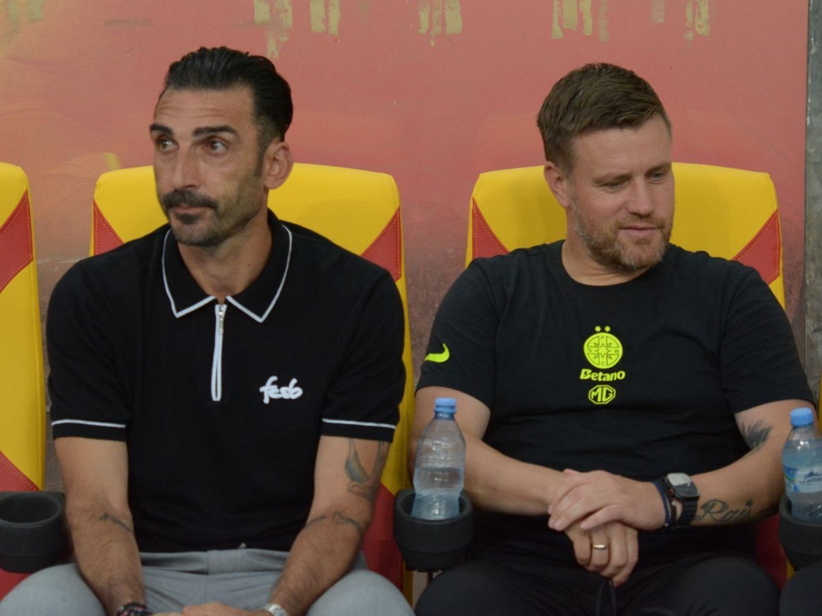 Tehnicianul Cipriot Mihai Charalambous a fost surprins duminică la un meci din play-out-ul campionatului din Cipru, între Ethnikos Achnas și Anorthosis Famagusta