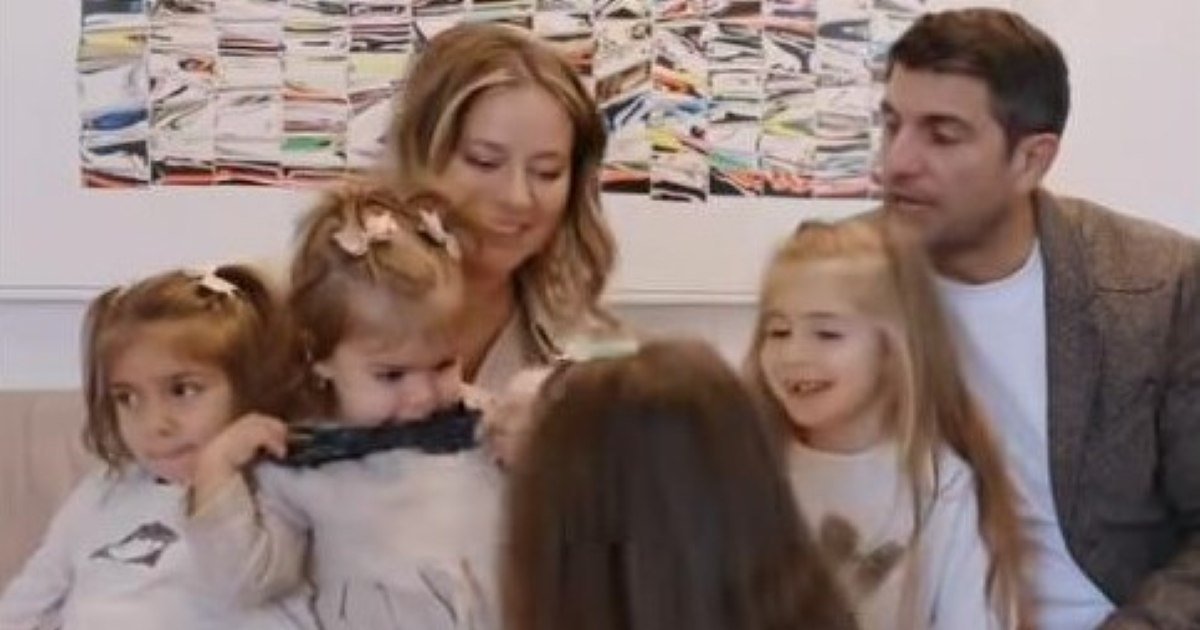 Laura Cosoi își împărtășește emoțiile legate de venirea pe lume a celui de-al cincilea copil Actrița Laura Cosoi se află din nou în plin proces de pregătire pentru naștere, urmând să devină mamă pentru a cincea oară