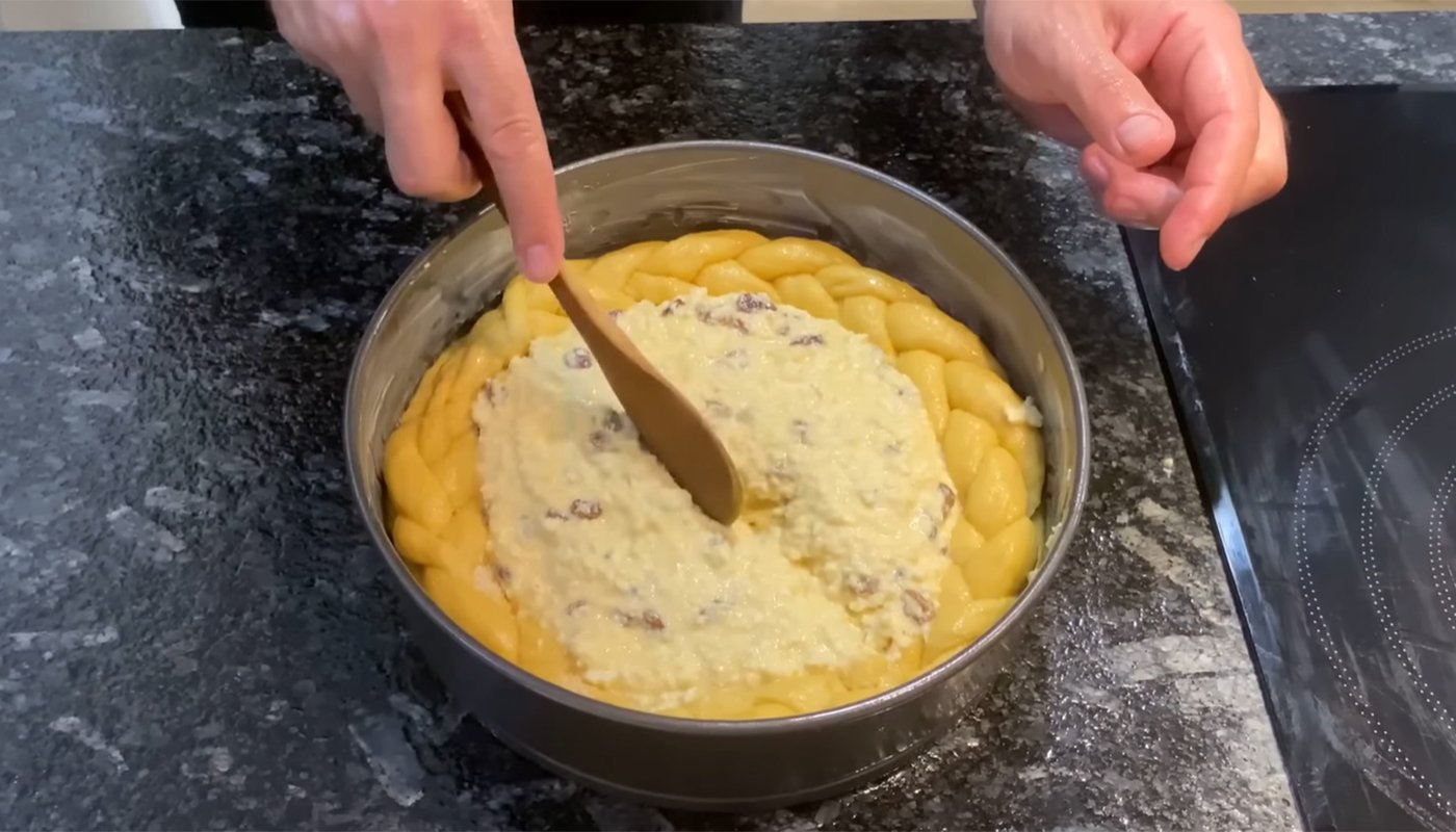 Pasca, simbolul inconfundabil al sărbătorilor Pascale, continuă să fie un deliciu culinar nelipsit de pe mesele românilor