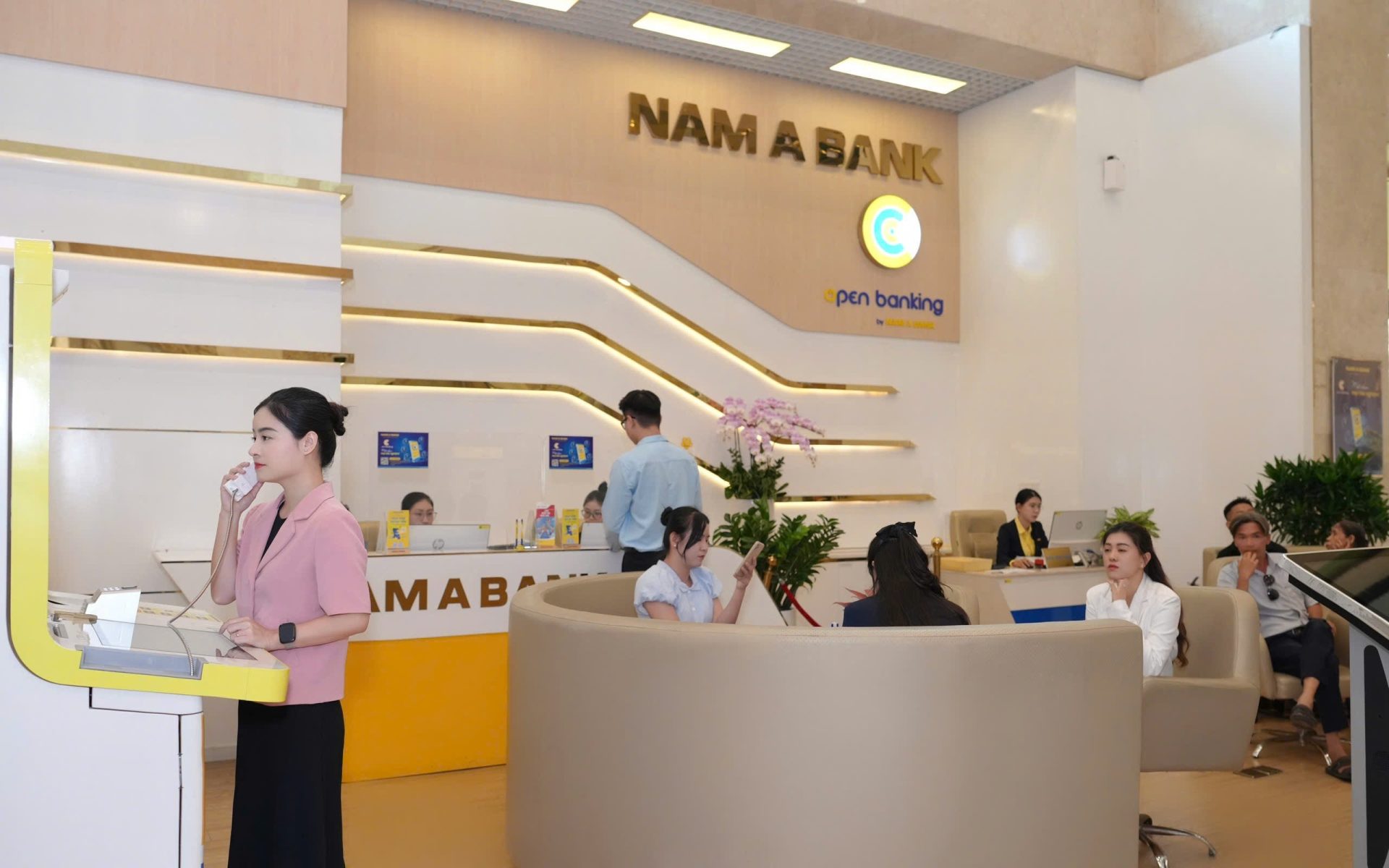 Banca Nam A scăzut dobânzile cu 3%