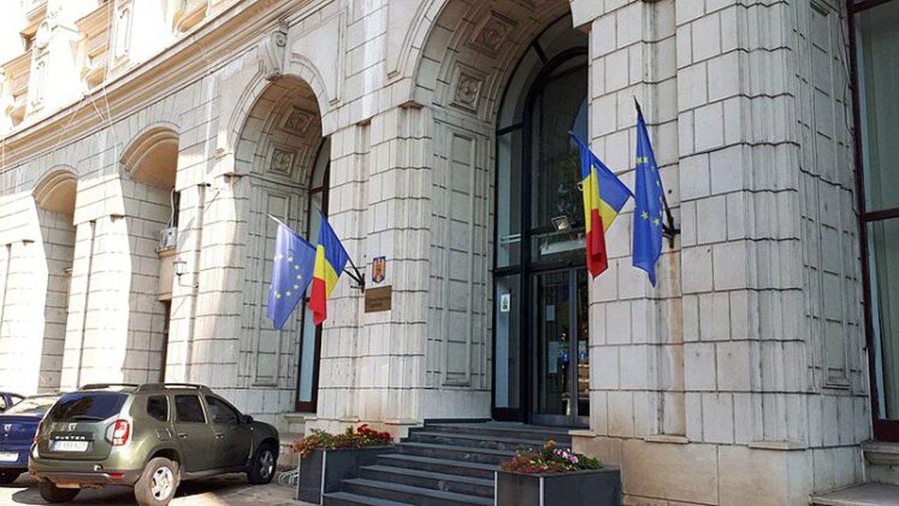 Fidelis, pe piață: Ministerul Finanțelor scoate titluri de stat în lei și euro