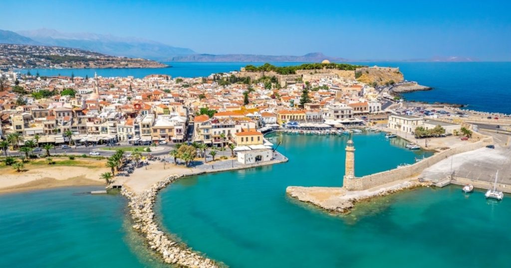 Grecia, noi reguli pentru femei: Amenzi URIAȘE de 3.000 euro