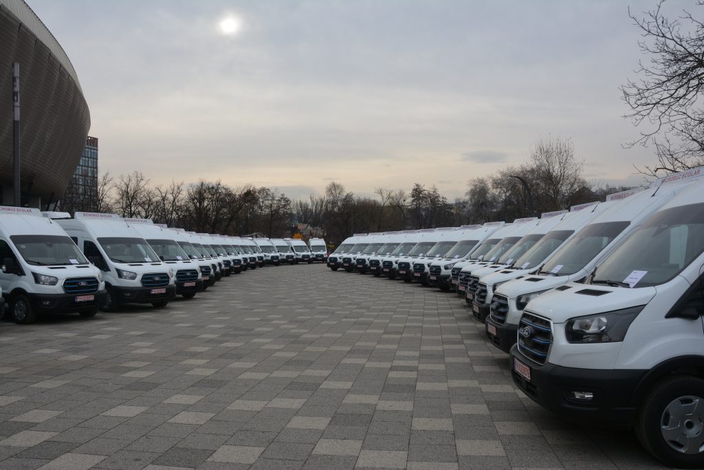 Achiziții controversate la Oradea: Bolojan a plătit peste 218.000 euro pe microbuz!