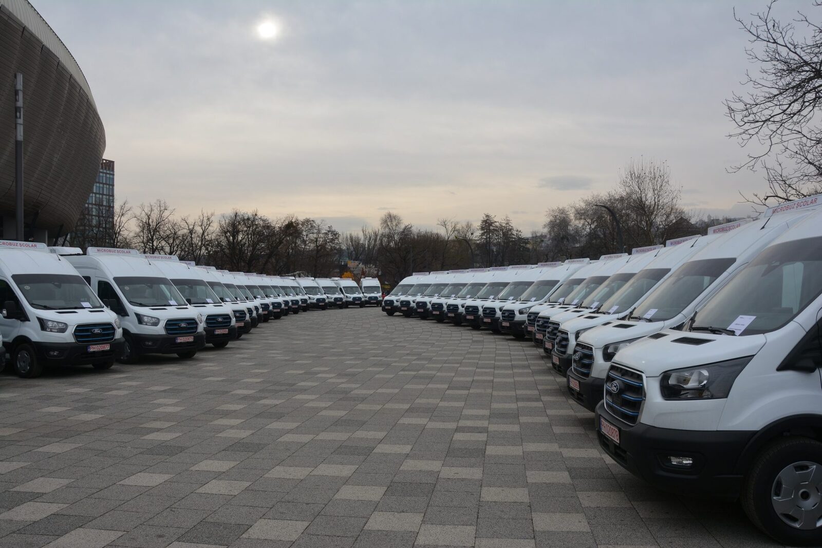Achiziții controversate la Oradea: Bolojan a plătit peste 218.000 euro pe microbuz!