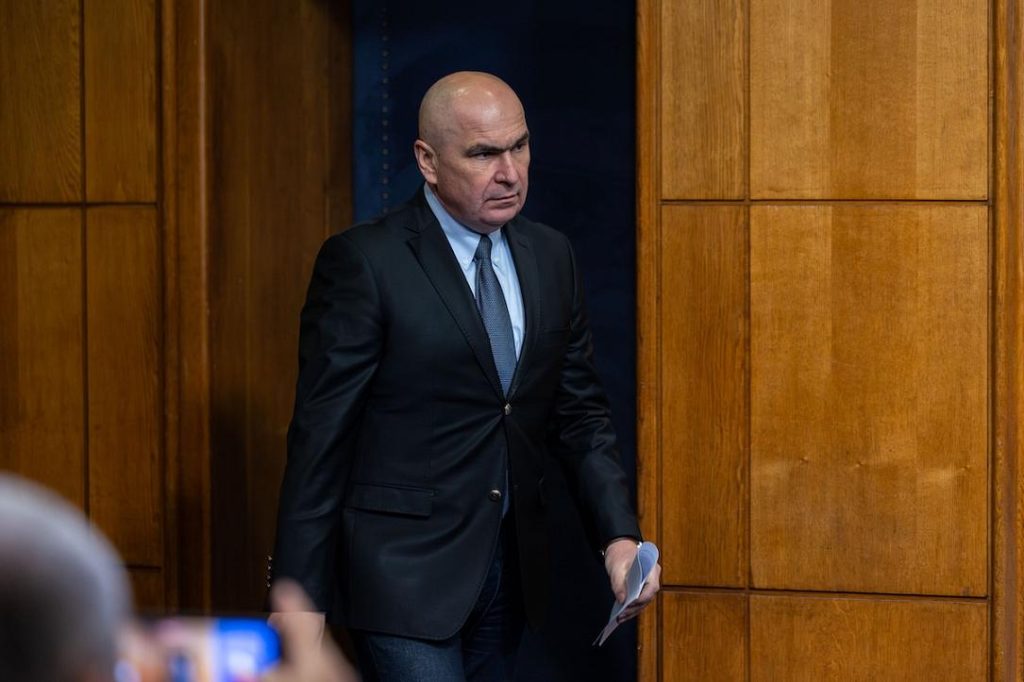 Bolojan, cu susținere triplă față de Grindeanu, arată un nou sondaj