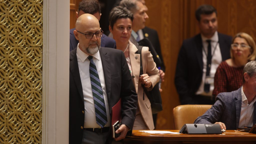 UDMR rămâne ferm pe poziții: Guvernul Bolojan, salvat de moțiunea de cenzură