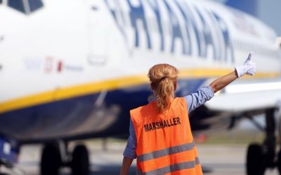Avion Ryanair, ESCALATĂ: A decolat fără PASAGERI. Banii, refuzați