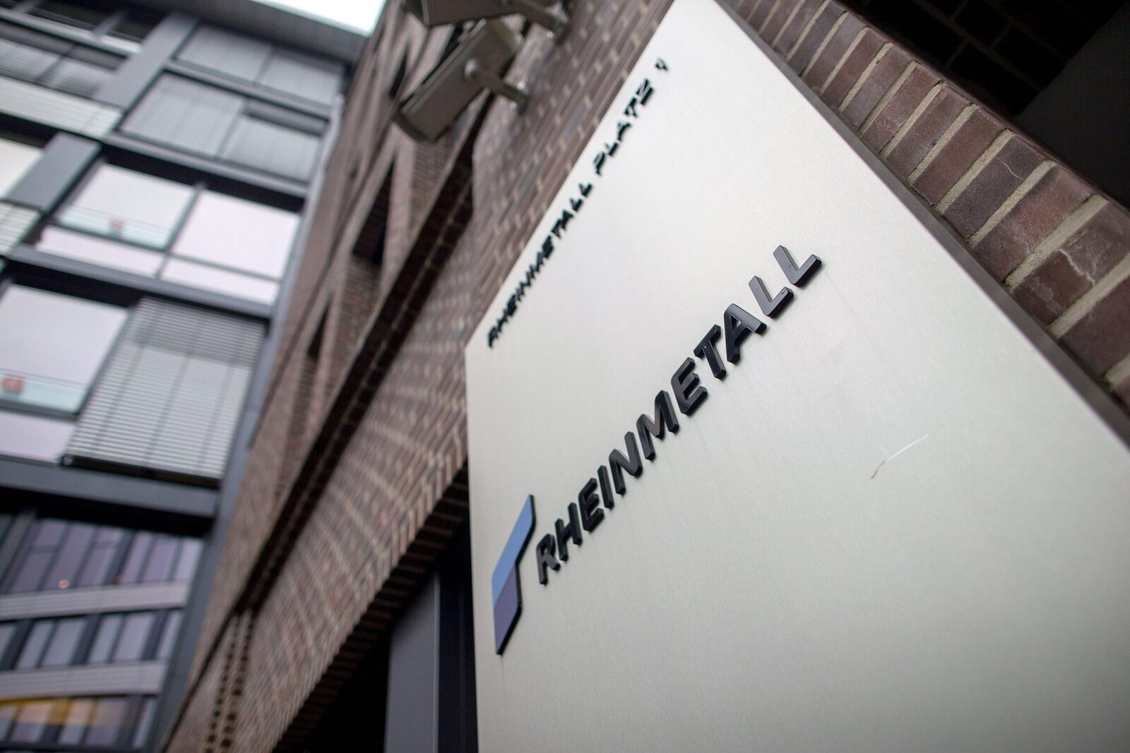 Rheinmetall: Blindatele pentru România, prețuri „de piață”. Investiții în toată țara