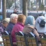 Românii, record de stat acasă de Paște: Ce spun experții?