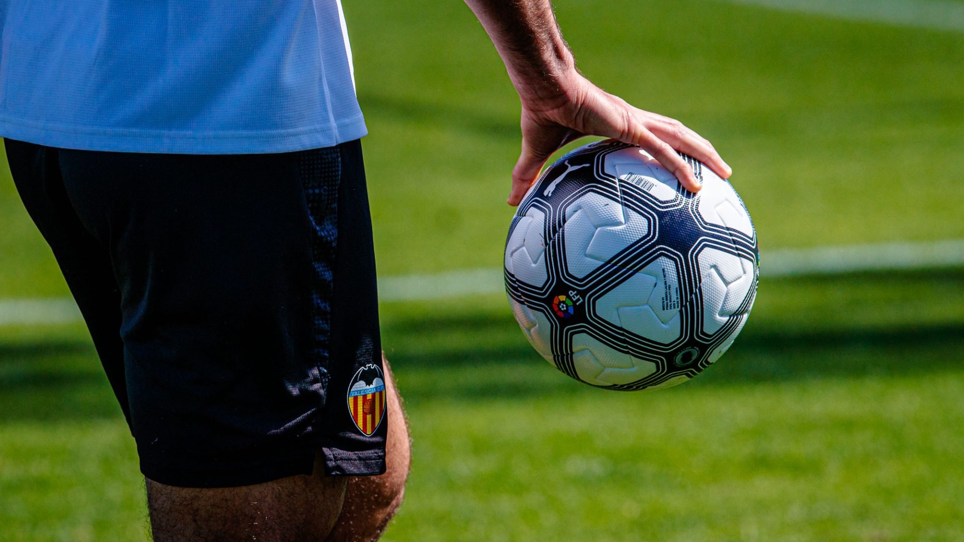 valencia cf debutează cu elche cf în “retro matchday” laliga
