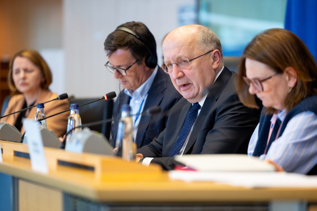 Apărare: Comisarul UE cere forță pentru a sfida Rusia în spațiu și arme