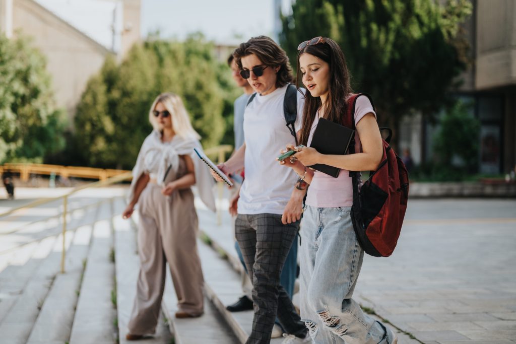 România, „acasă” pentru tineri: De ce aleg să rămână, nu să plece