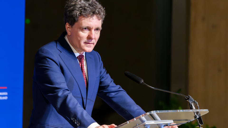 Nicușor Dan: Politicienii ascultă votanții, nu experții. Dezastru pentru economie!