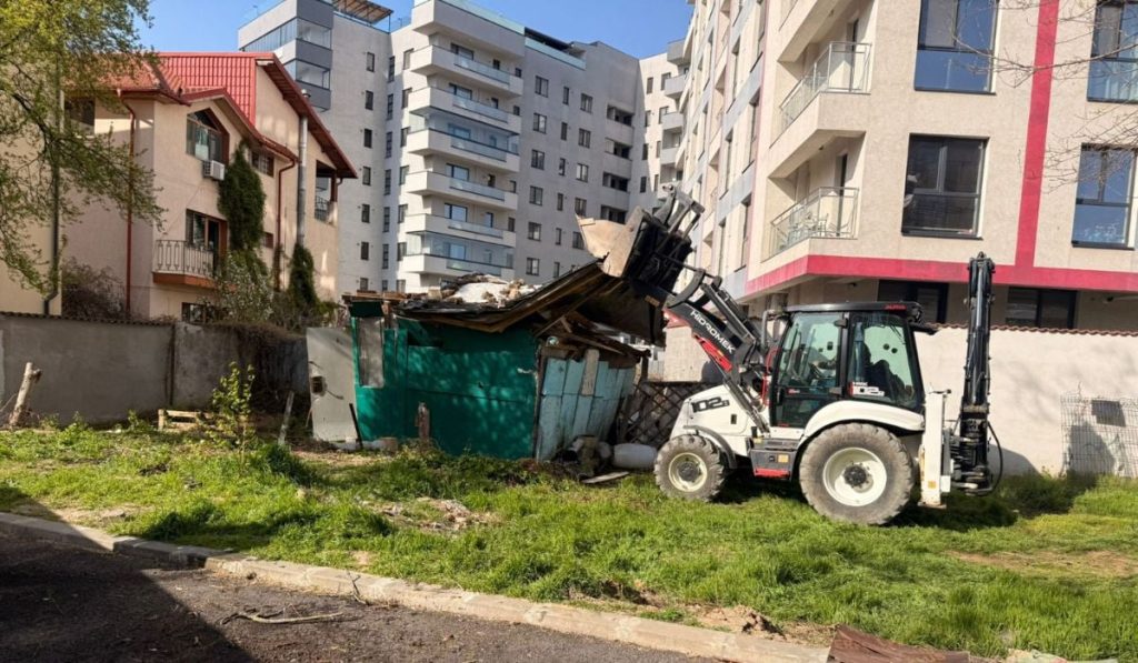 Gunoi cât o camionetă, după demolări ilegale în Sectorul 6, București