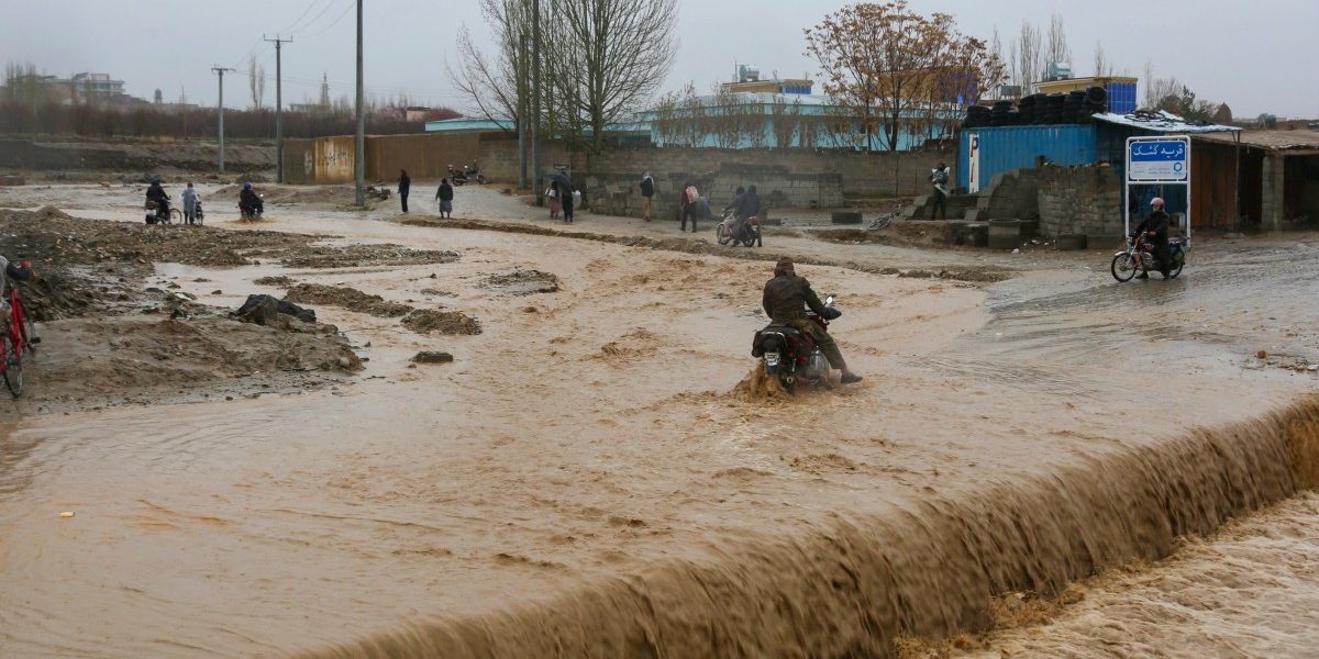 inundatii si alunecari de teren in Afganistan provoaca moartea a 77 de oameni in 10 zile
