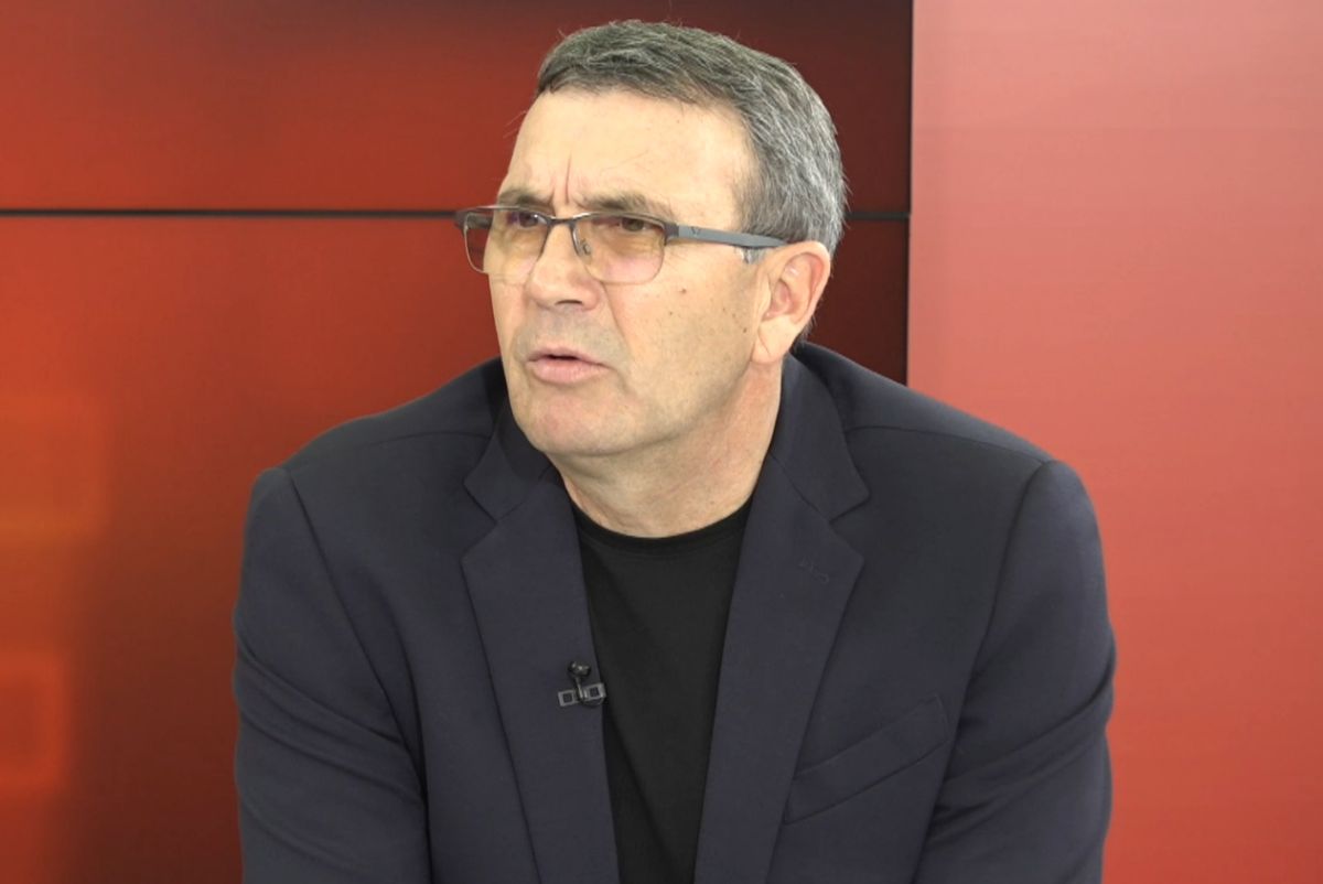 Eugen Neagoe, fostul antrenor al echipei Petrolul Ploiești, a povestit astăzi la o emisiune online despre momentul despărțirii de clubul prahovean, descriind experiența ca pe o „sâmbătă neagră”