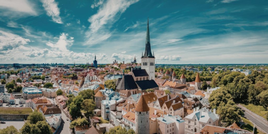 Vrei în Estonia GRATUIT? Voluntariatul te duce acolo, pe bani puțini!