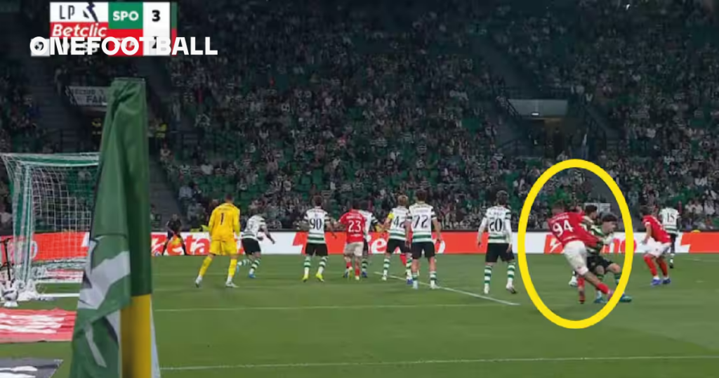 Decizii controversate influențează rezultatul meciului dintre Sporting și Santa Clara de la Madeira Un meci plin de decizii arbitrare contestate și momente cheie a marcat partida dintre Sporting și Santa Clara, stabilind un scenariu ce a fost influențat în mod clar de intervențiile oficialilor