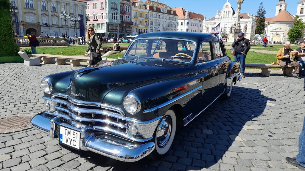 Retroparada Primăverii la Timișoara: Bijuterii pe 4 roți, de la Chrysler la Ford Thunderbird