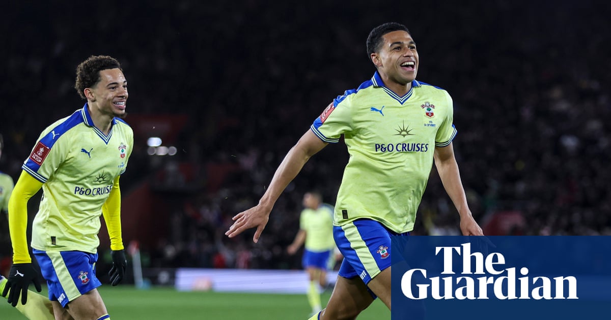 Arsenal a suferit o înfrângere umilitoare în sferturile de finală ale Cupei FA, fiind eliminată de Southampton, echipă de liga a doua, cu scorul de 2-1, într-o partidă disputată la Wembley