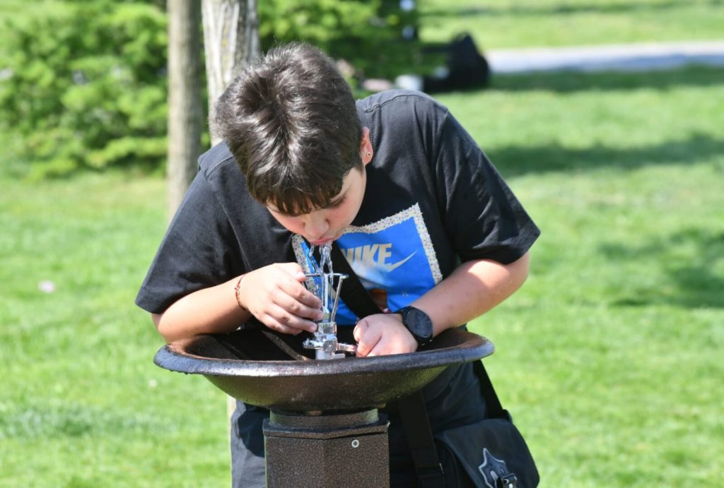 Primăria Sectorului 6, explicații halucinante despre cișmele. Firma cu 2 angajați, favorită?