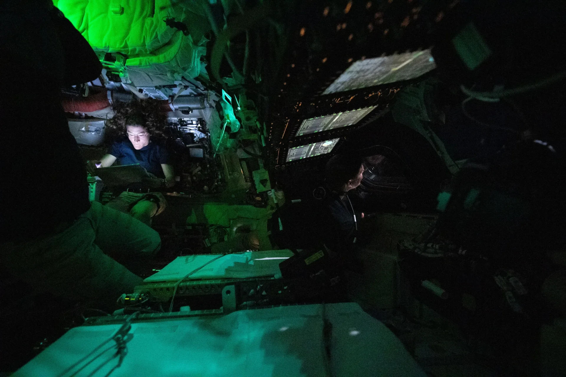 Cei patru astronauți aflați în misiunea Artemis II, care se deplasează în prezent prin spațiu către Lună, au avut până acum o călătorie relativ linistită, cu excepția unei probleme legate de toaleta kapsulii Orion