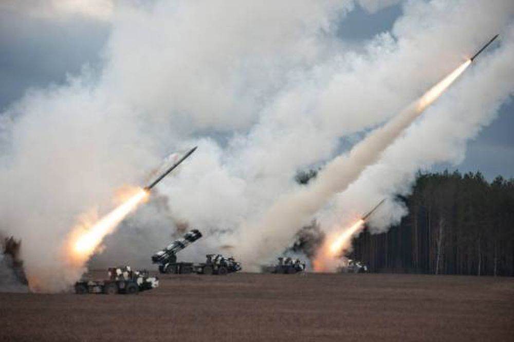 Armata israeliană se pregătește să atace instalații energetice iraniene, dar așteaptă undă verde din partea Statelor Unite, a declarat sâmbătă un oficial din domeniul apărării din Israel