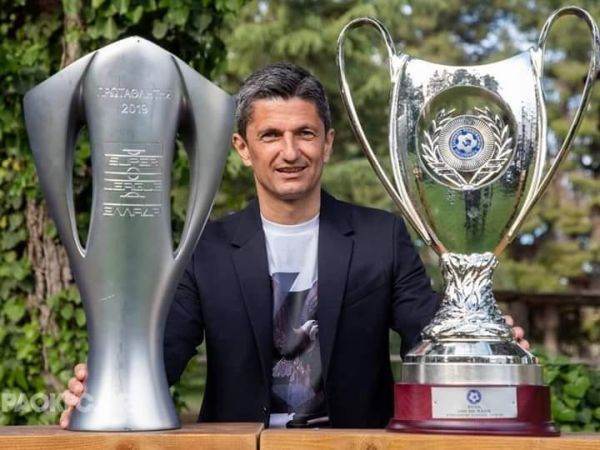 Răzvan Lucescu, tehnicianul echipei PAOK Salonic, a mers noaptea, imediat după ce a ajuns în țară, la Spitalul Universitar din București pentru a-l vizita pe Mircea Lucescu, internat în stare critică