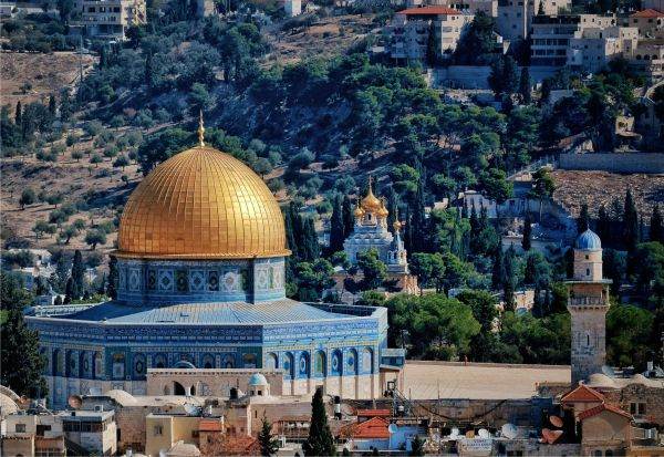 Patriarhia Română a anunțat că Sfânta Lumină de la Ierusalim va fi adusă în România sâmbătă, înaintea sărbătorii de Paște, printr-un zbor special