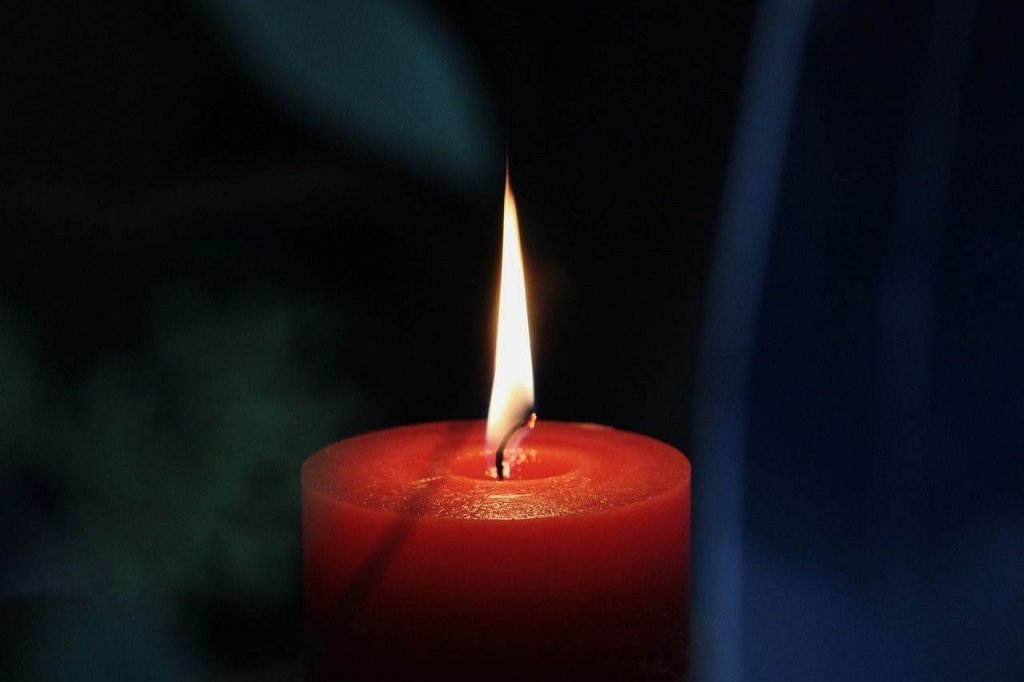 Sfânta Lumină vine azi de la Ierusalim, adusă pentru credincioși