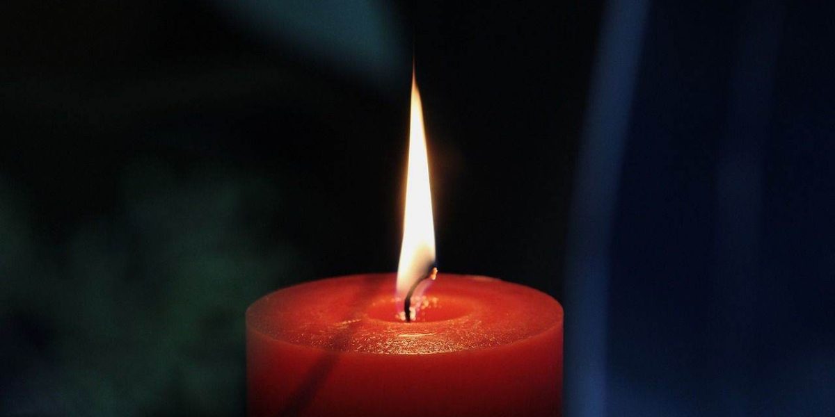 Sfânta Lumină vine azi de la Ierusalim, adusă pentru credincioși