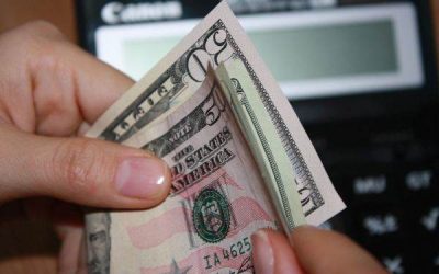 Dolarul, sub presiune: Iranul și riscurile geopolitice limitează scăderea sa