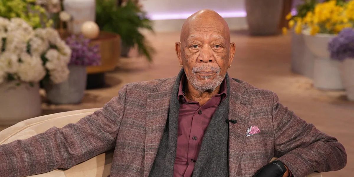 MORGAN FREEMAN, la 88 de ani, rege pe covorul roșu: apariție spectaculoasă