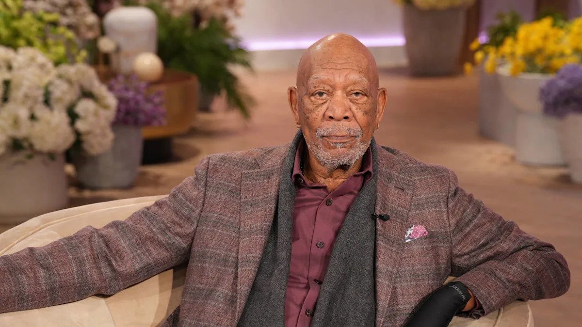 MORGAN FREEMAN, la 88 de ani, rege pe covorul roșu: apariție spectaculoasă