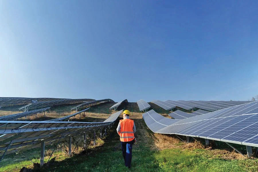 Record de regenerabile, prăbușire energetică: România, în genunchi după 2025