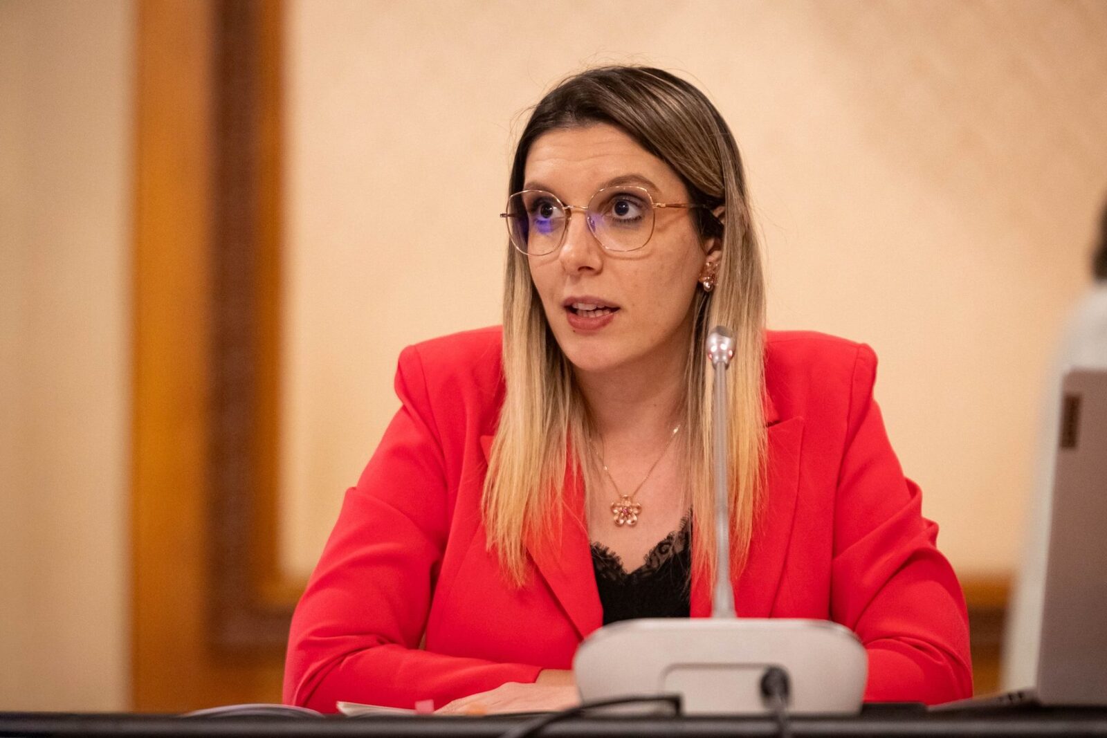 Cirk și populism: Cum ajung MARI lideri precum Donald Trump să manipuleze
